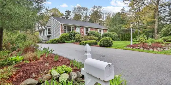 27 Dry Hollow Ln