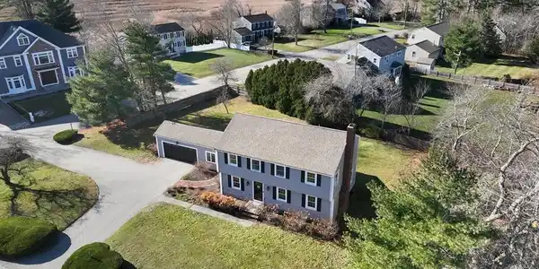 8 Carpenter Ln