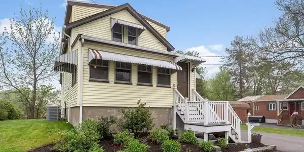 30 Lakeside Ave