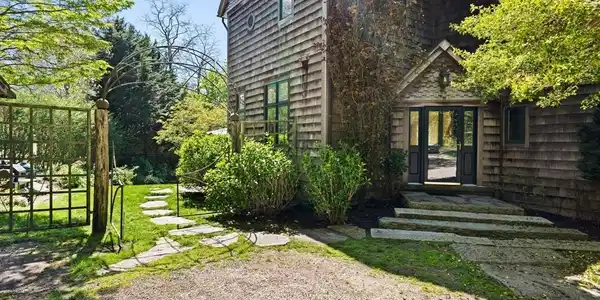 82 Harbor Hill Road