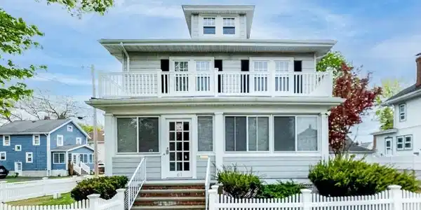 61 Ellington Rd