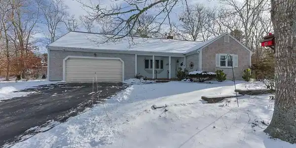 18 Six Penny Ln