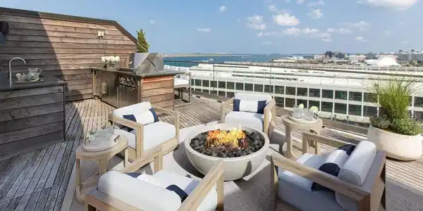 300 Pier 4 Blvd