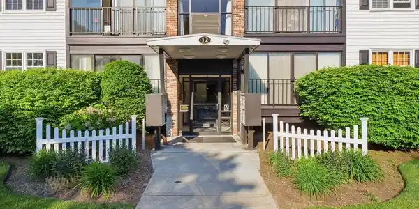 12 Candlewood Ln