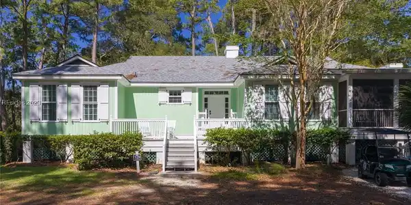 129 Avenue Of Oaks