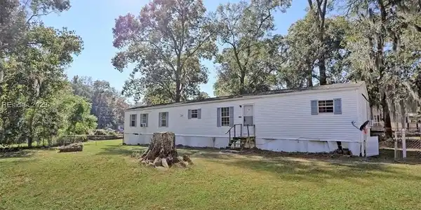 126 Bonaire Circle S