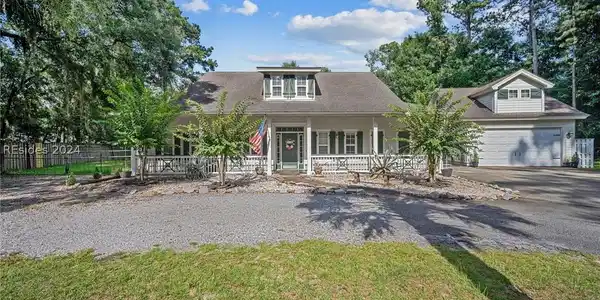 14 Grande Oaks Drive