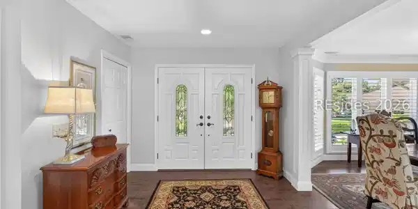 Image 3: entry foyer Image 3: entry foyer