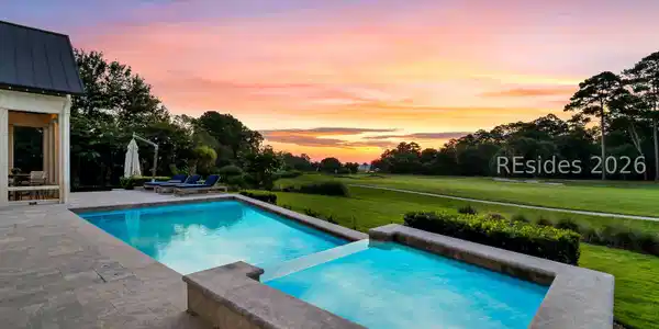 Image 4: Pool at sunrise Image 4: Pool at sunrise