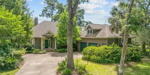 5 Masters Court