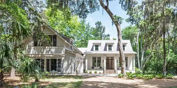 17 Dutch House Circle