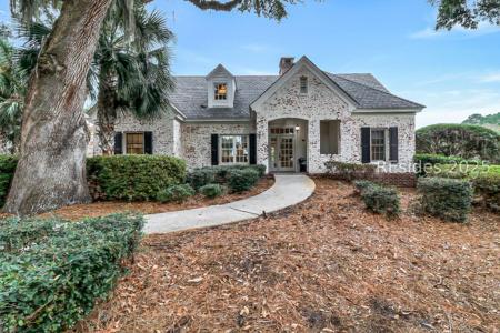 10 W Cottage Circle