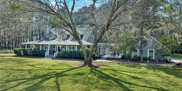 1 Dunsmuir Court