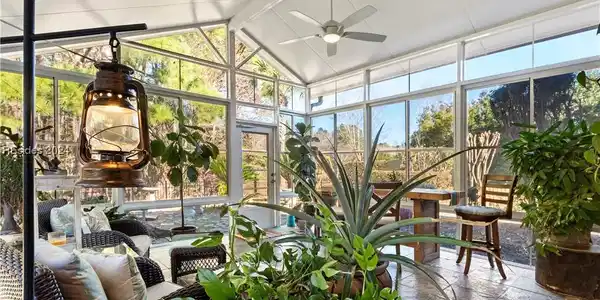 6 Baybridge Court