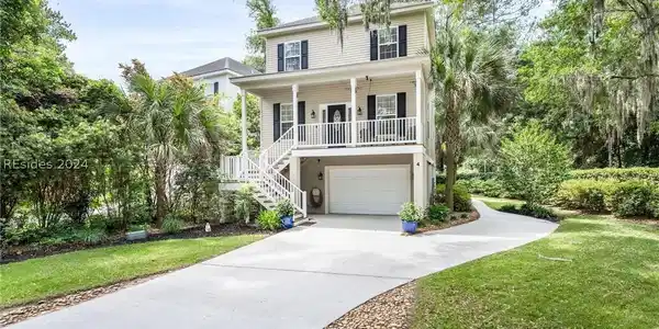 4 Gold Oak Court