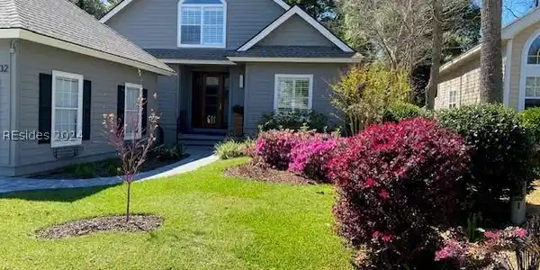 32 Royal Pointe Drive