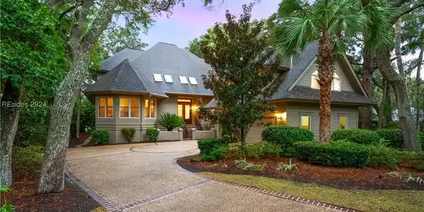 4 Beach Lagoon Road