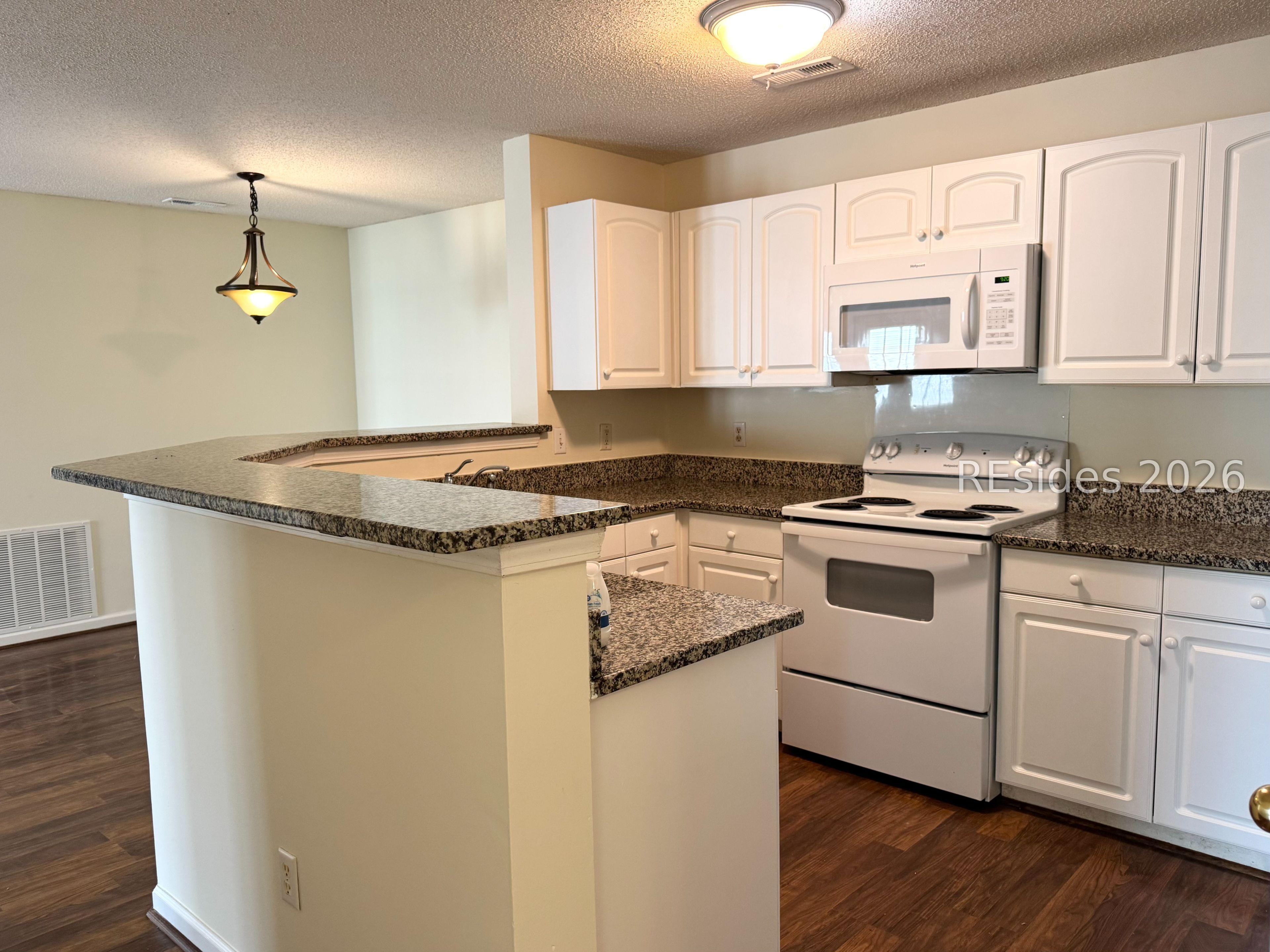 Image 2: Kitchen Image 2: Kitchen
