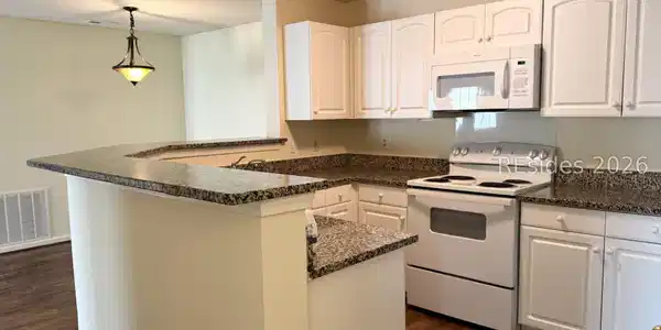 Image 2: Kitchen Image 2: Kitchen