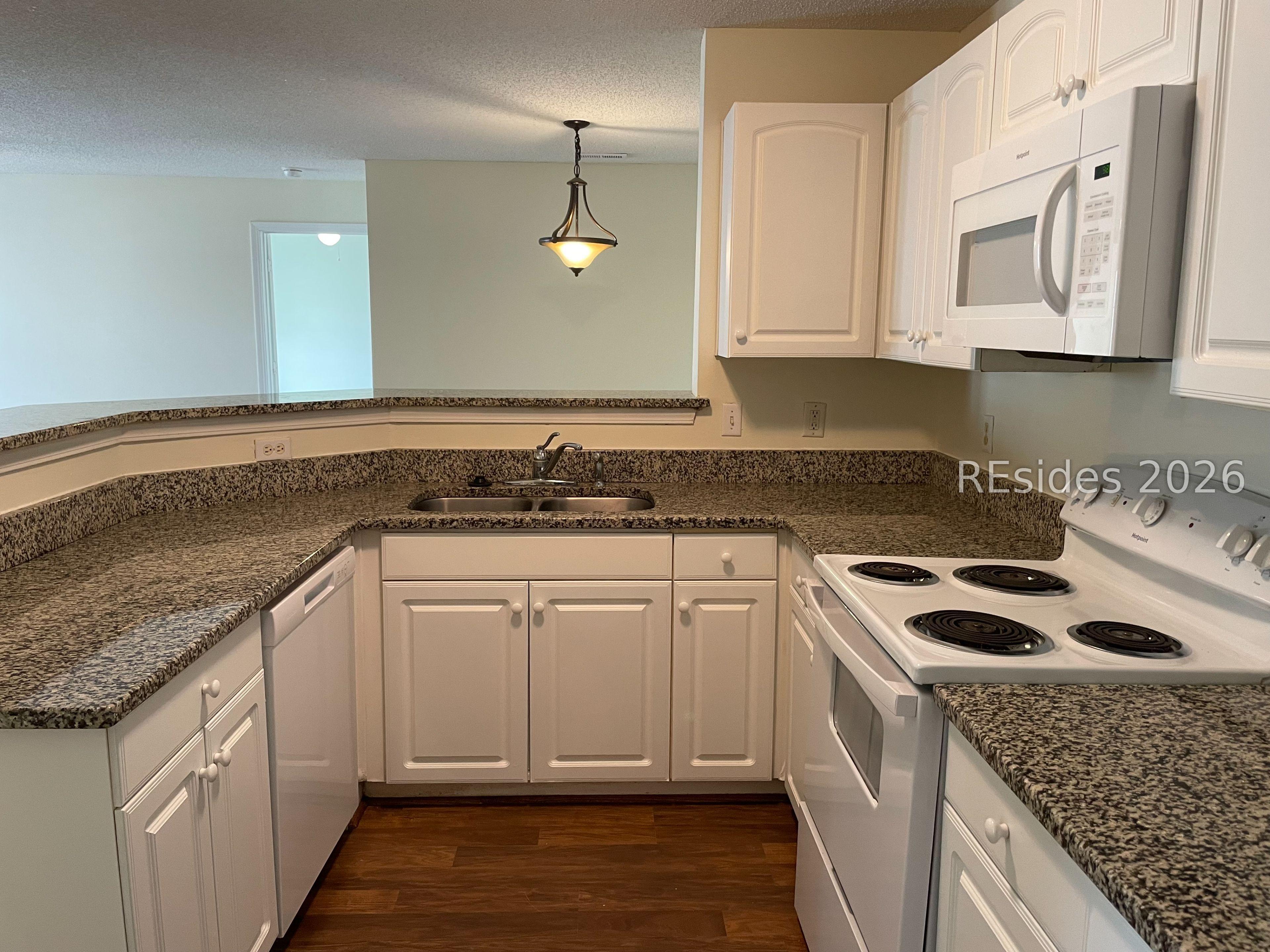 Image 3: Kitchen Image 3: Kitchen