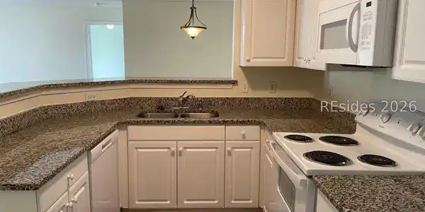 Image 3: Kitchen Image 3: Kitchen