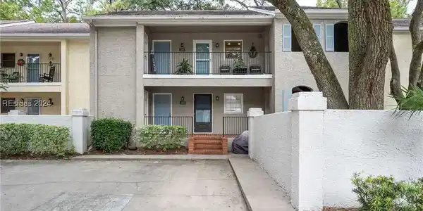 4 Wimbledon Court
