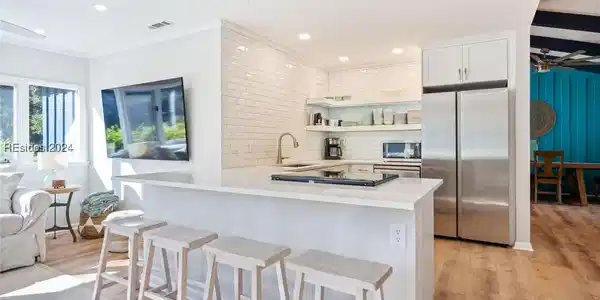 4 Hickory Lane