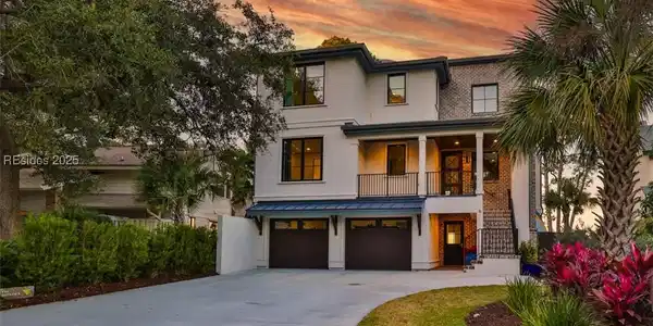6 Dolphin Point Lane