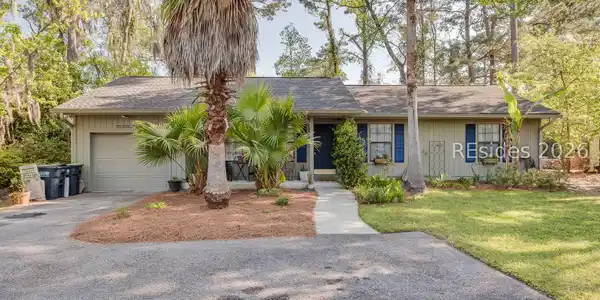 23 Squiresgate Road
