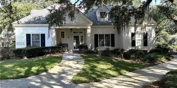 14 W Cottage Circle