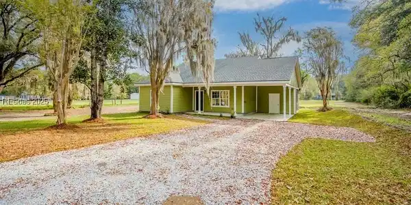6 Alston Field Drive