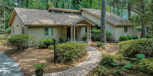 44 Crooked Pond Drive