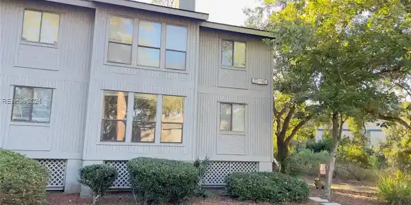 77 Forest Cove