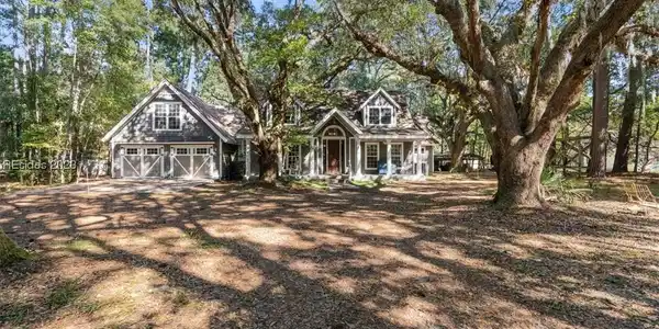 18 Grande Oaks Drive