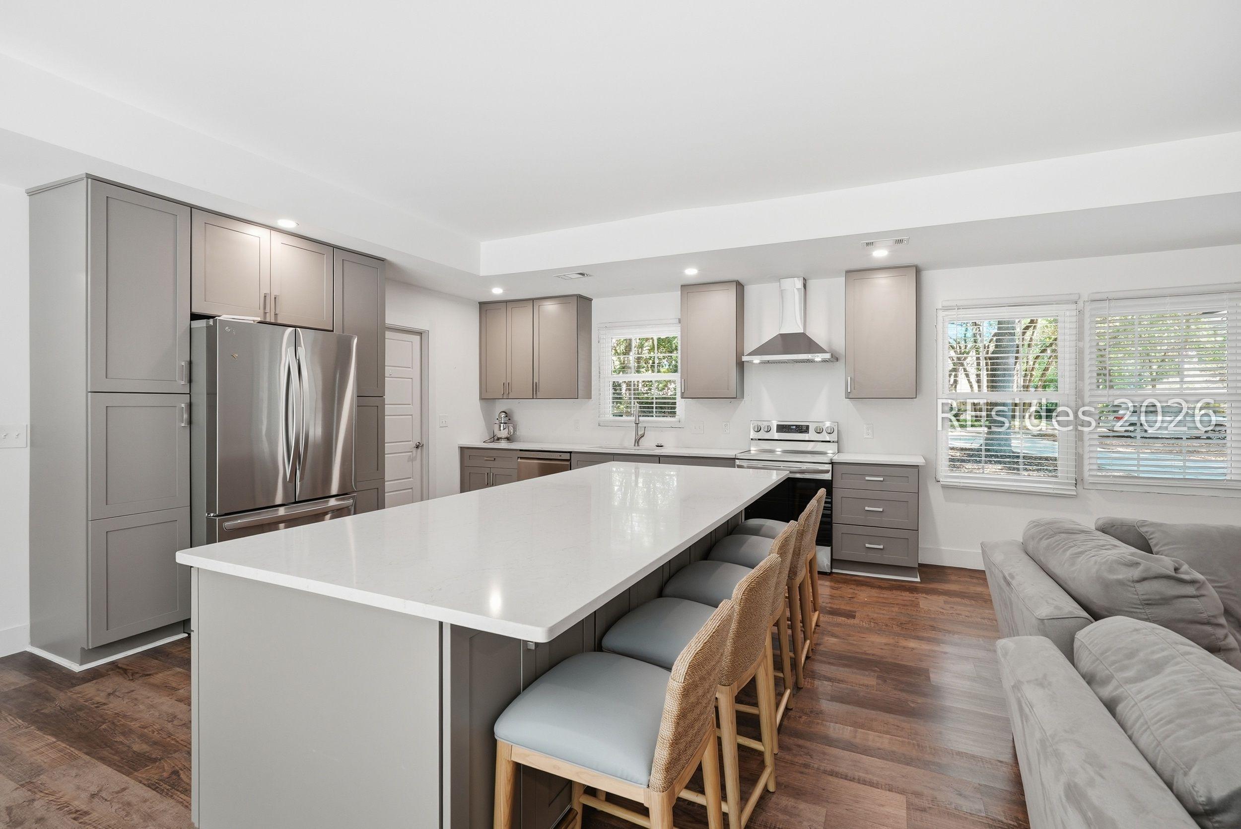 Image 4: Updated kitchen with stainless steel appliances