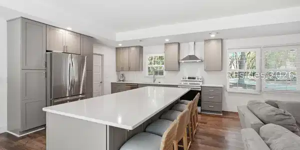 Image 4: Updated kitchen with stainless steel appliances