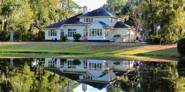 4 Loch Lomond Court