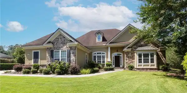 7 Caravelle Court