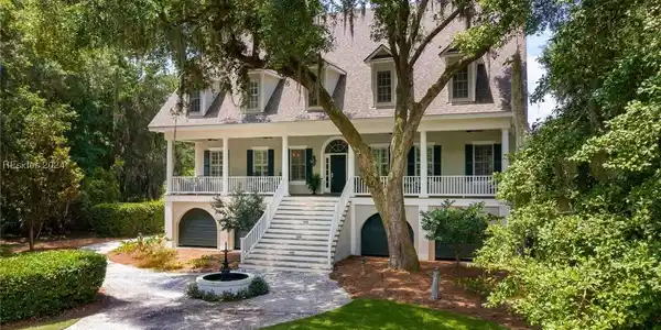 10 Lake Ridge Ct