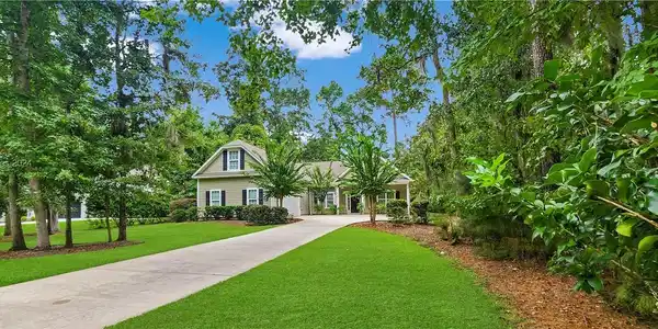 6 Greenwood Court