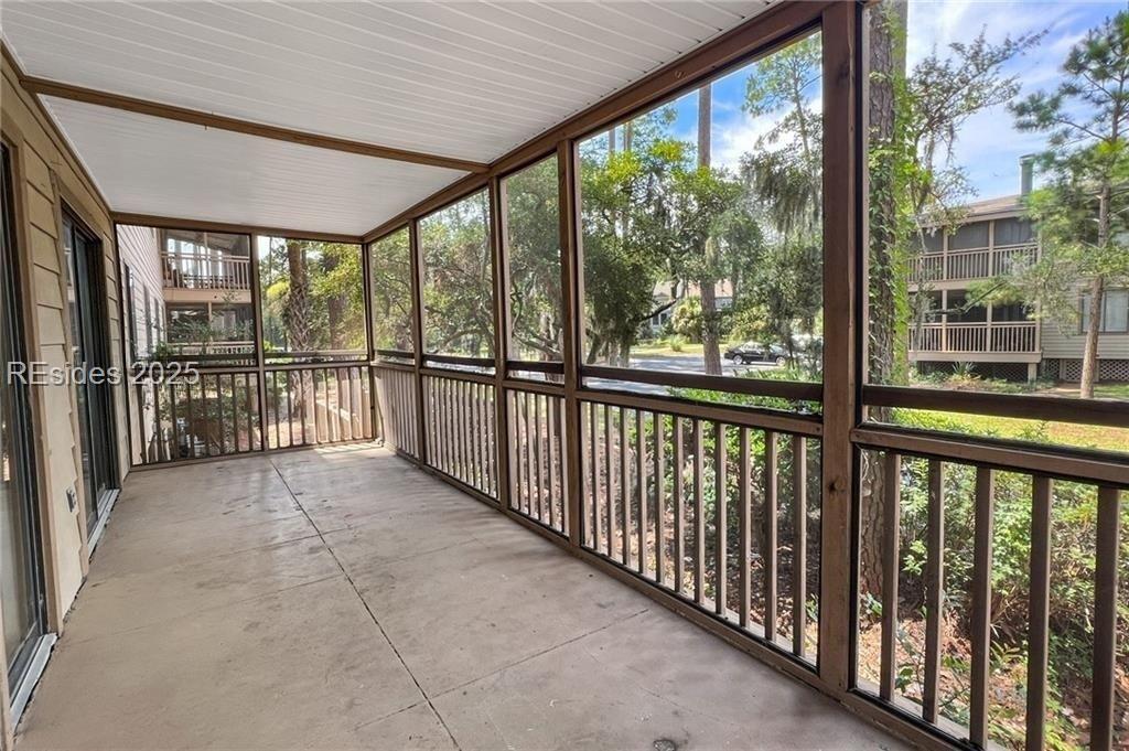 Image 3: Outside Screened-In Balcony