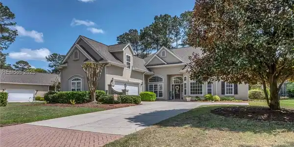 6 Stonehedge Way