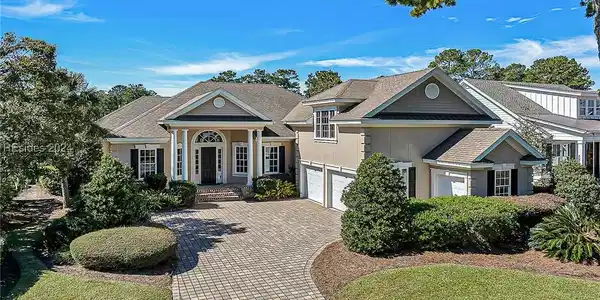 16 Hunting Court