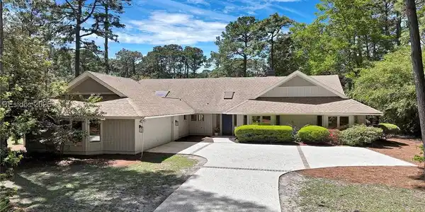 8 Wild Holly Court