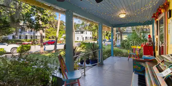 Image 4: spacious front porch