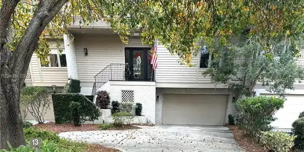 13 Pine Island Court