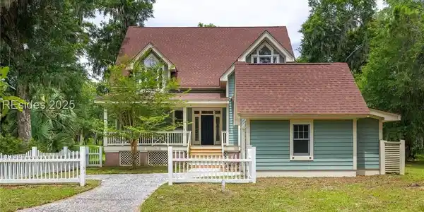 22 Carnoustie Ct