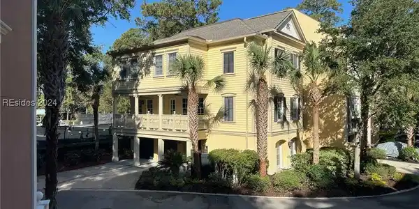 8 Leeward Passage
