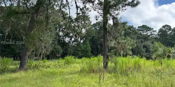 8 Sportsman Drive