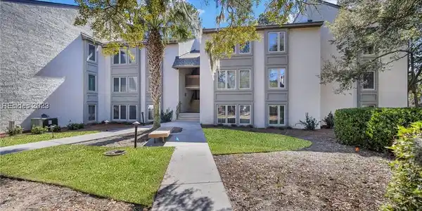 6 Braddock Bluff Drive